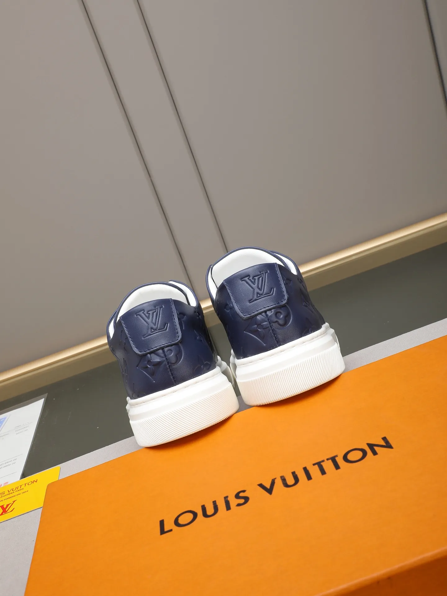 The main model 👍👍👍P420 is the new LOUIS VUITTON [Luden Yiwei]——LV upper [Lv]🇮🇹Imported first-layer cowhide embossed🇩🇪Inside imported sheepskin lining ➕Non-slip and wear-resistant outsole. Every man's identity is reflected in his elegant and stable upper shoes🚶🏻🚶🏻📯 No matter the wind or rain, the shoe last remains unchanged and can stand the test of time🔍️. ——Code number: 38-44 (45 can be customized)